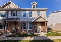 Building Photo - END UNIT!!  3 Bedroom, 2.5 Bathroom Townhome in West Des Moines!