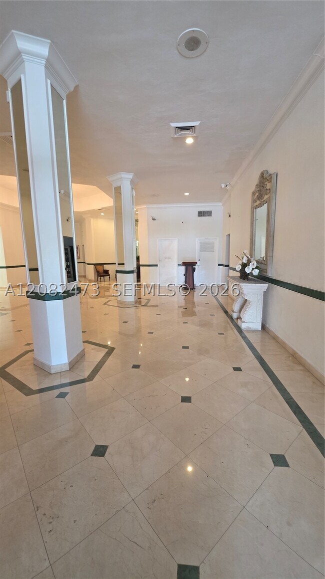 Building Photo - 1301 NE Miami Gardens Dr