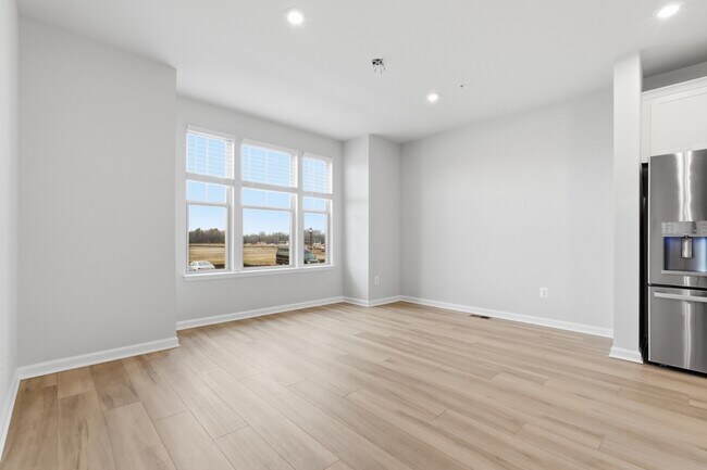 Building Photo - 3503 St Robin Ln