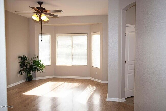 Building Photo - San Tan Ranch Beauty