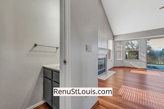 Building Photo - Now Available 3 bedroom 2.5 baths