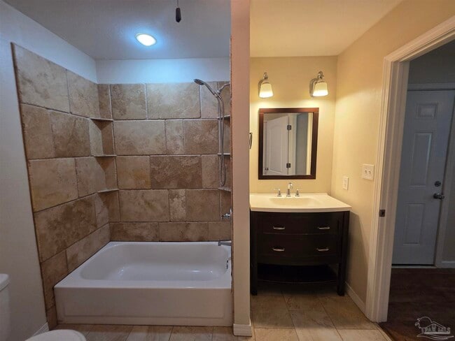 Building Photo - 5142 Regalo Dr