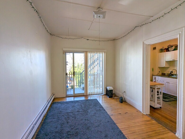 Building Photo - 8 Evergreen Sq