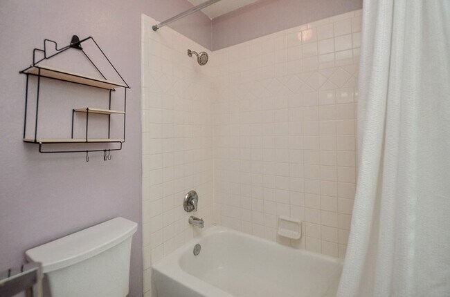 Building Photo - 2515 Lansing Cir