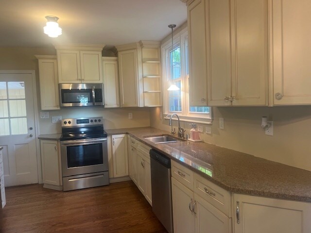 Building Photo - 645 Hi View Ct