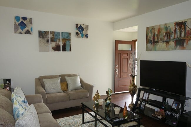 Building Photo - Wonderful 3 BD / 2.5 BA Home In Ewa Beach!!!