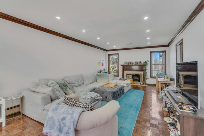 Building Photo - 181 Upper Saddle River Rd
