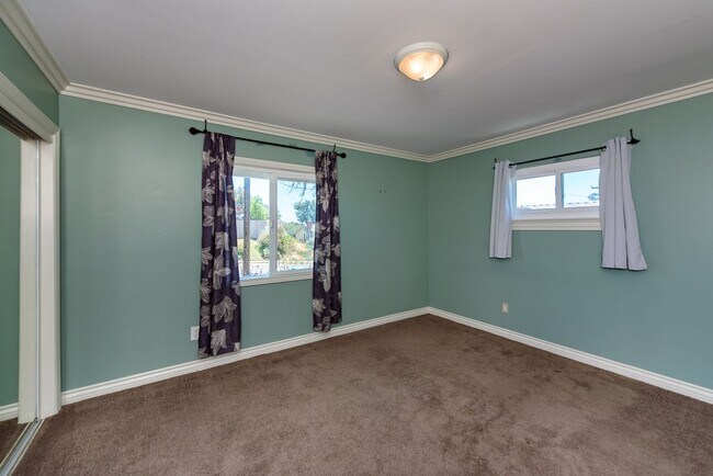 Building Photo - Cozy Garden Cottage Home for Rent