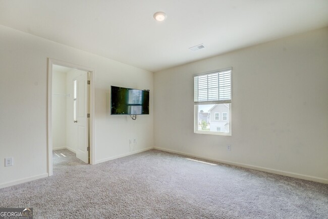 Building Photo - 7061 Rochford Dr