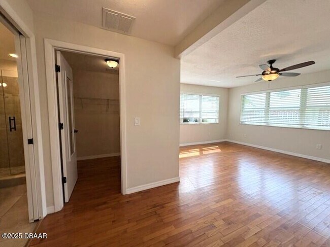 Building Photo - 38 Valhalla Ave