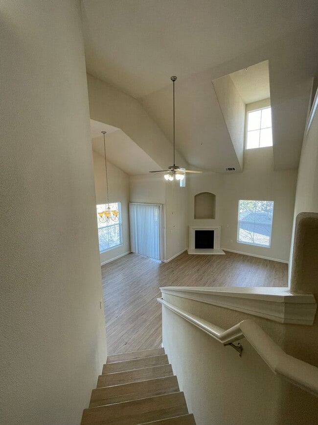 Building Photo - Vessona: Desirable Gated Community: 2bdrm 2bath with Loft!