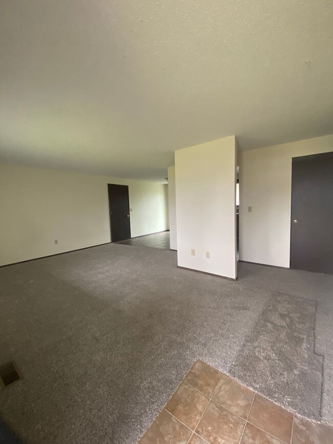 Building Photo - 140 11th St