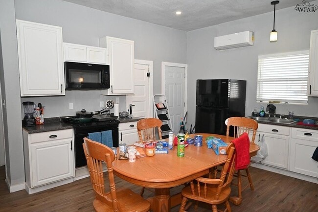 Building Photo - 1908 10th St