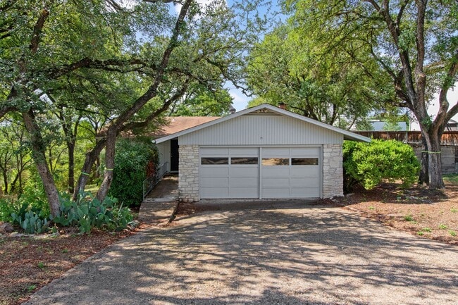 Building Photo - Available Now: Charming 3 Bed / 2 Bath in Rollingwood - Zoned to Eanes ISD - Large Yard