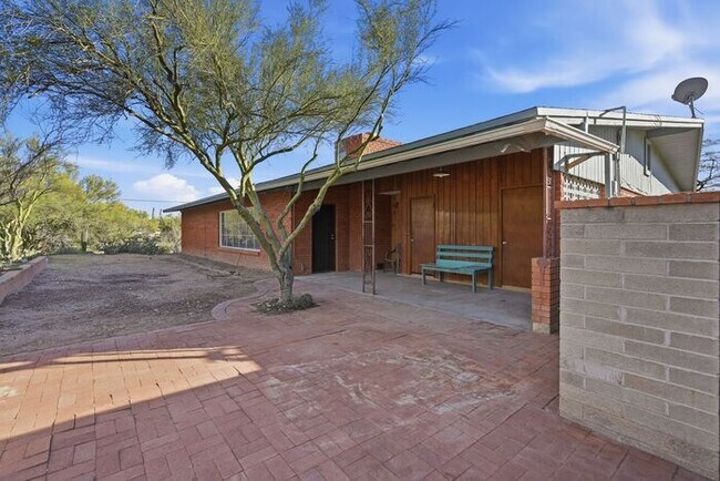 Building Photo - 2235 E Camino el Ganado