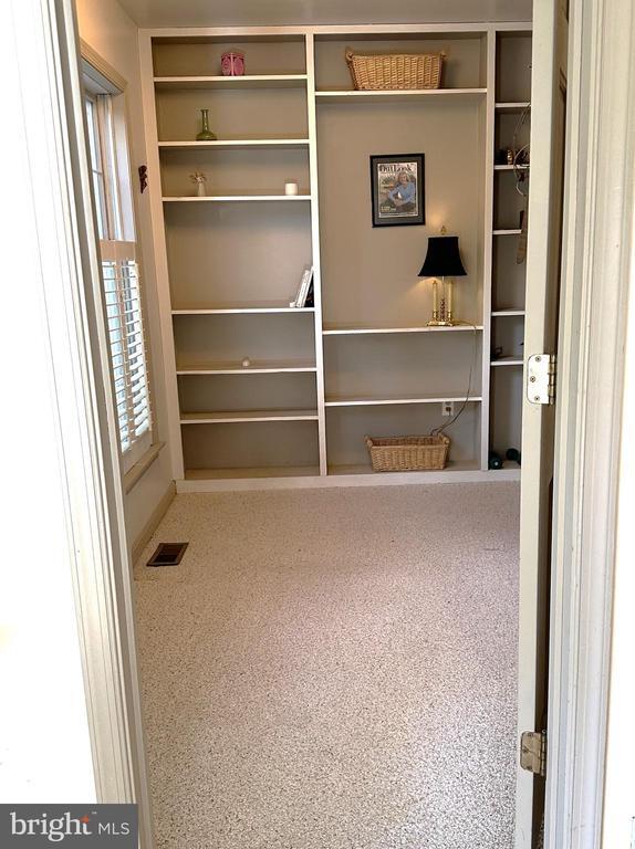 Building Photo - 623 Sean Dr