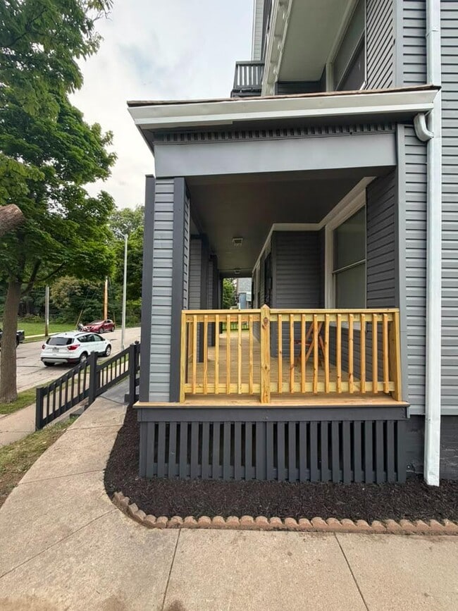 Building Photo - 2322-2324-2324 N 6th St
