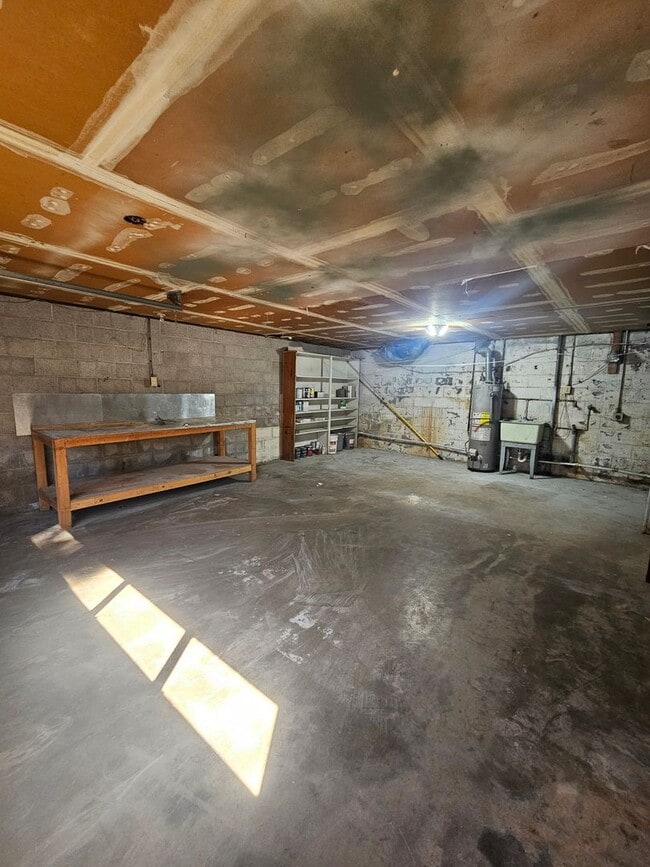 Building Photo - 635 S 5th St