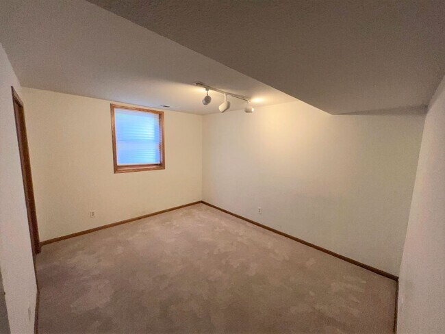 Building Photo - Great Home in Tatarrax Hills Neighborhood ...
