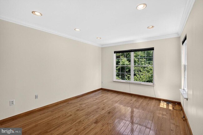 Building Photo - 34 Chicopee Dr