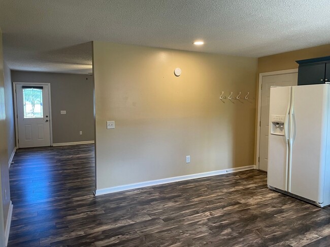 Building Photo - 1136 Longleaf Rd