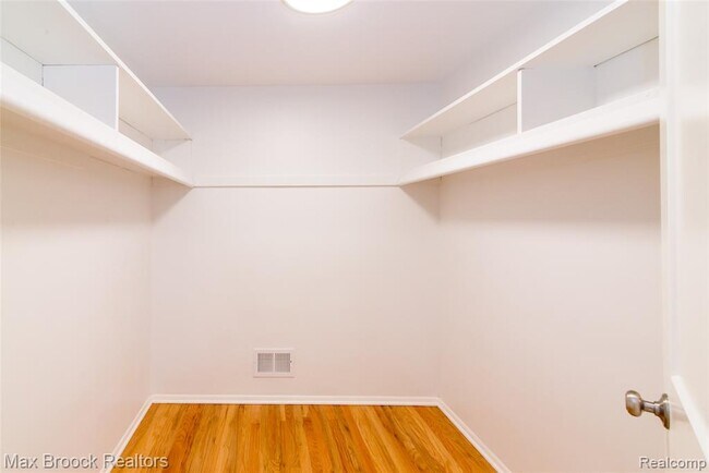 Building Photo - 31419 Sleepy Hollow Ln