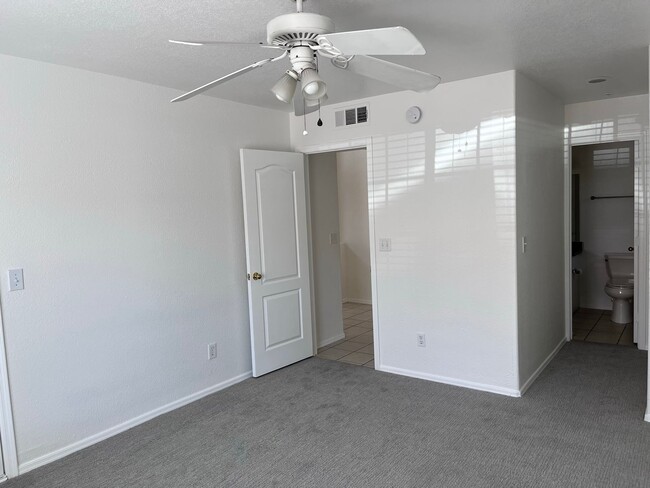Building Photo - COMING SOON! 3 bed 3 bath Town house with ...