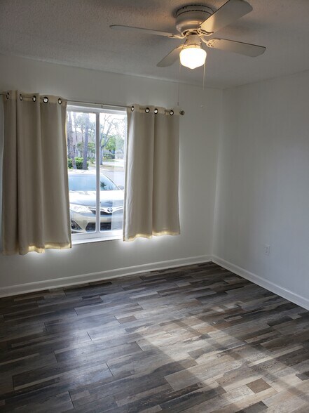 Building Photo - 2724 Hidden Lake Blvd