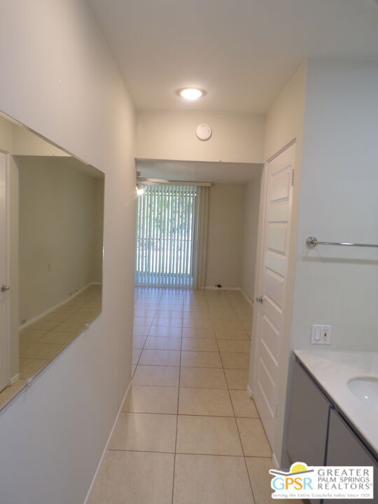 Building Photo - 2559 Whitewater Club Dr