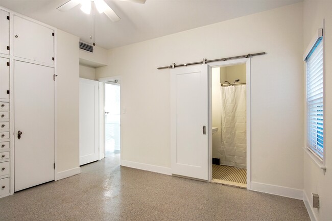 Building Photo - 1647 Lake Ella Dr
