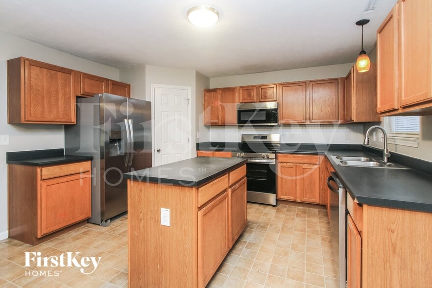 Building Photo - 7651 Lara Lee Dr