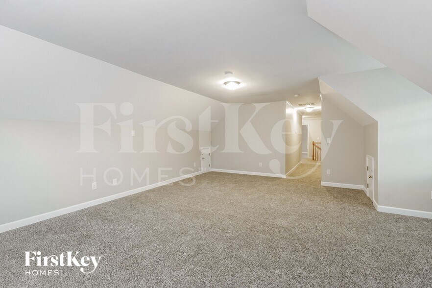 Building Photo - 3205 Quail Run Dr