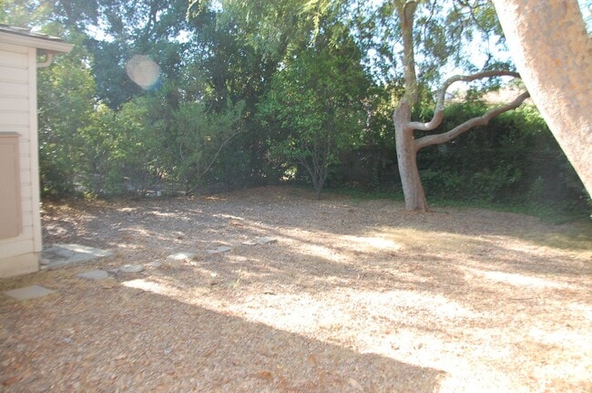 Building Photo - 2927 Lomita Rd