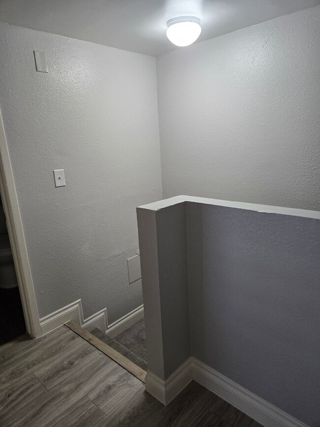 Building Photo - Fantastic and spacious 2 beds, 1.5 bath townhome in Phoenix