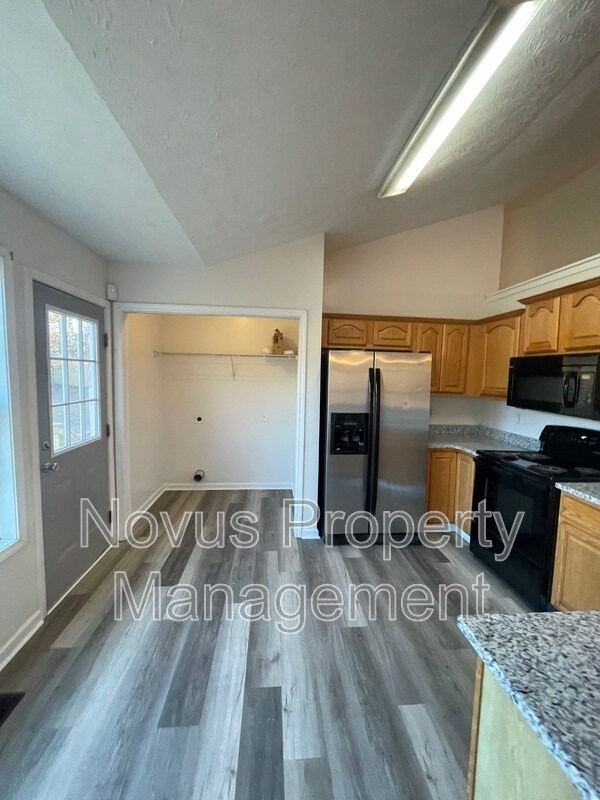 Building Photo - 721 Meadow Spring Dr