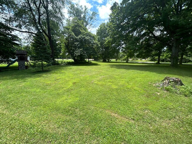 Building Photo - Charming 3-bedroom, 2.5-bathroom home loca...
