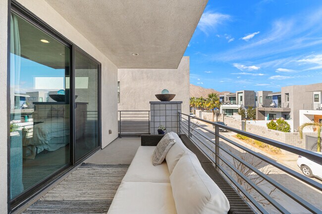 Building Photo - 483 Beacon Way