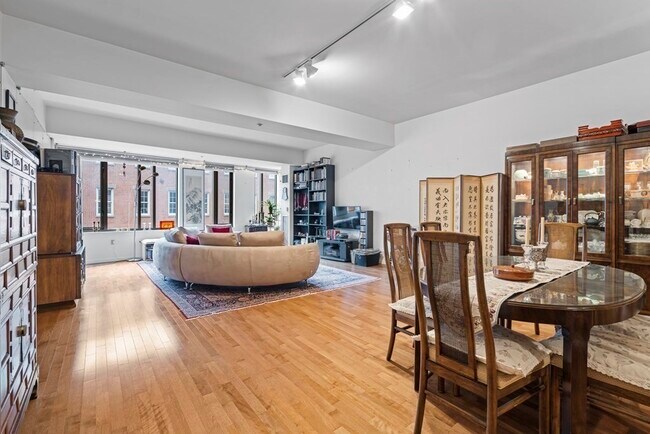 Building Photo - 1313 Washington St