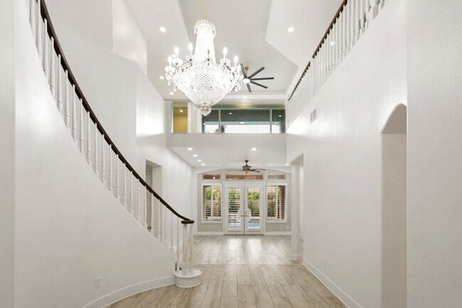 Building Photo - 5 Bedroom Pool Home Located In Summerlin G...