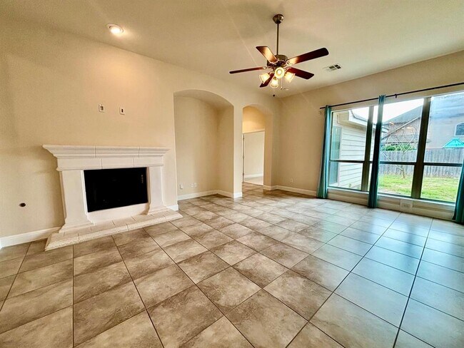 Building Photo - 2501 Speidel Dr