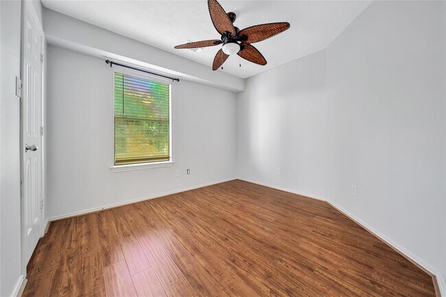 Building Photo - 230 W Stedhill Loop