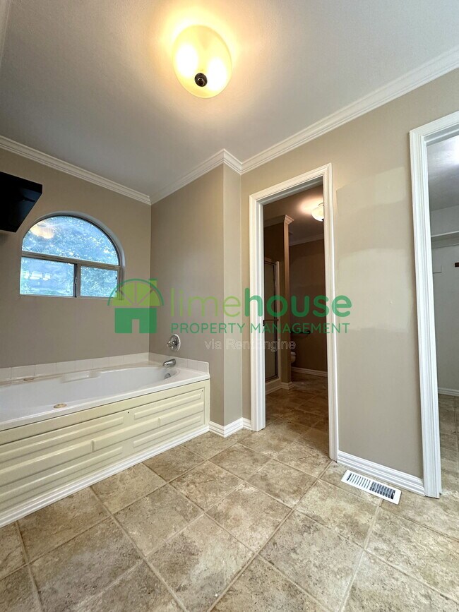 Building Photo - 2849 Crossings Dr