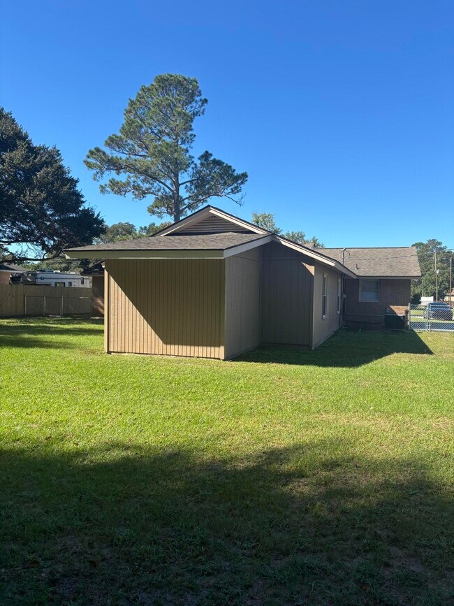 Building Photo - 855 Whatley St