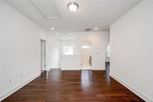 Building Photo - 3014 E 14th 1/2 St