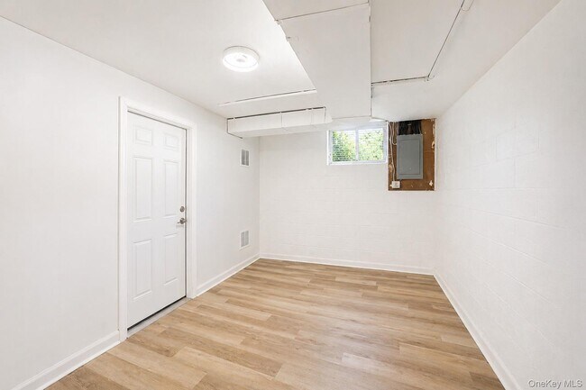 Building Photo - 10 Lundy Ln