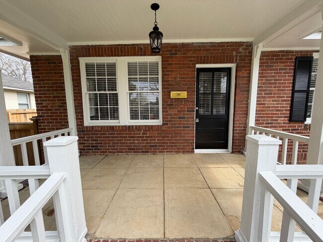 Building Photo - Cozy 2/1 Brick House in Celanese- $1,250