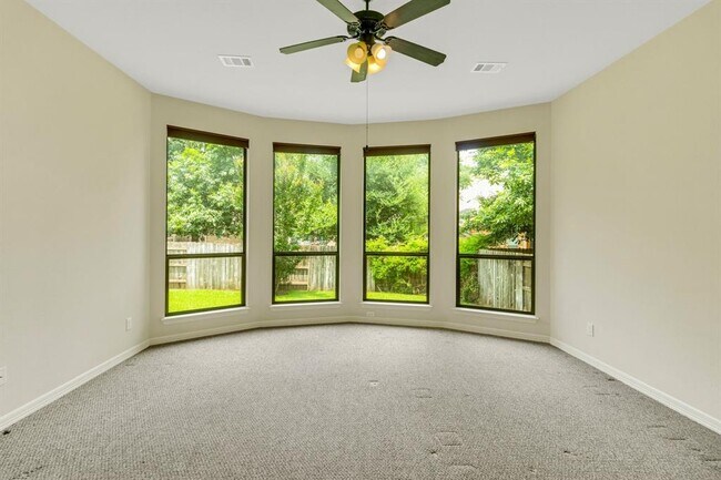 Building Photo - 208 Angus Dr