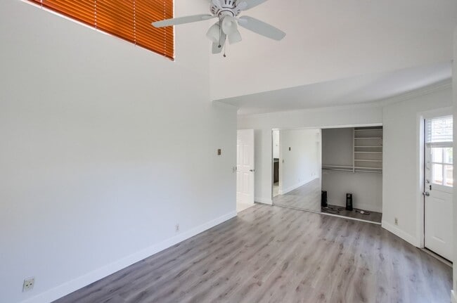 Building Photo - Spacious La Jolla Townhome in Desirable Wo...
