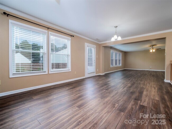 Building Photo - 910 Torsion Lane