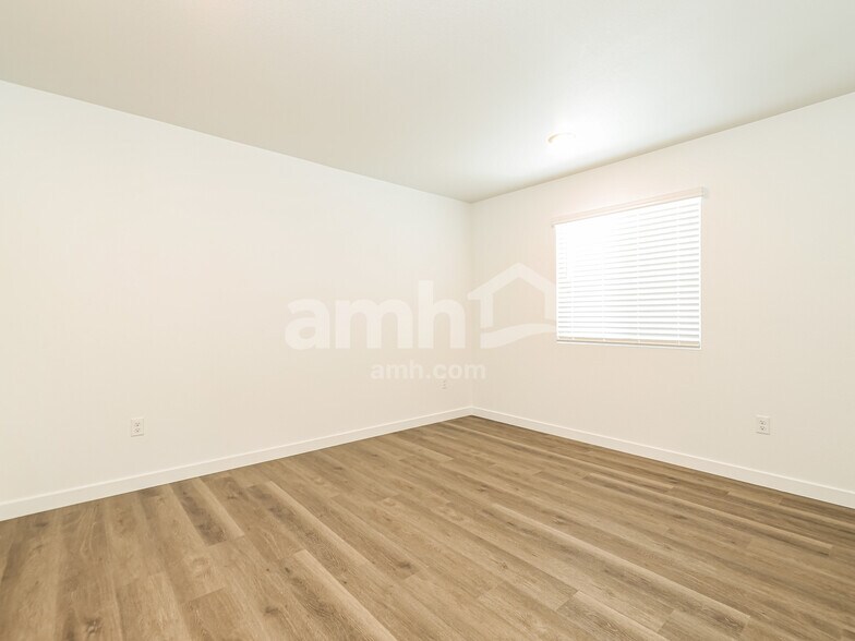 Building Photo - 2364 Devin Ave